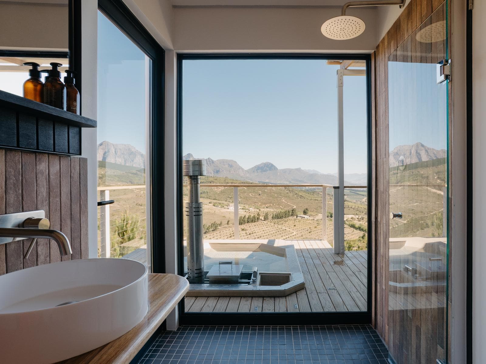 Earhart Eco Pod, Shower