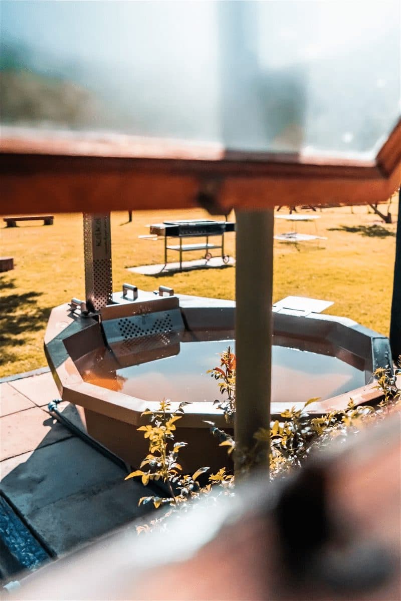 Clover Cottage at Bokrivier: a wood-fired hot tub on the deck