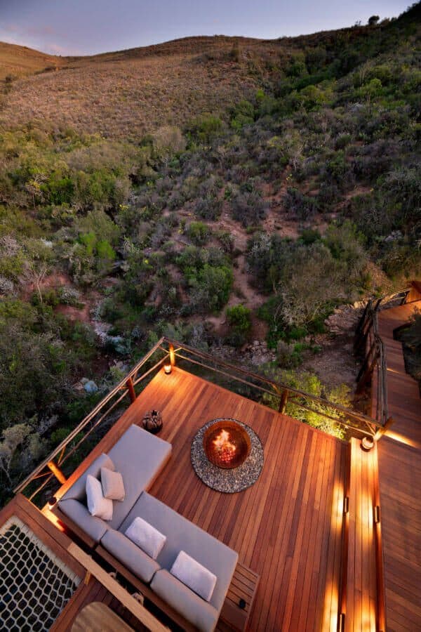 Melozhori Treehouse: Steaming plunge pool and loungers on deck, valley view